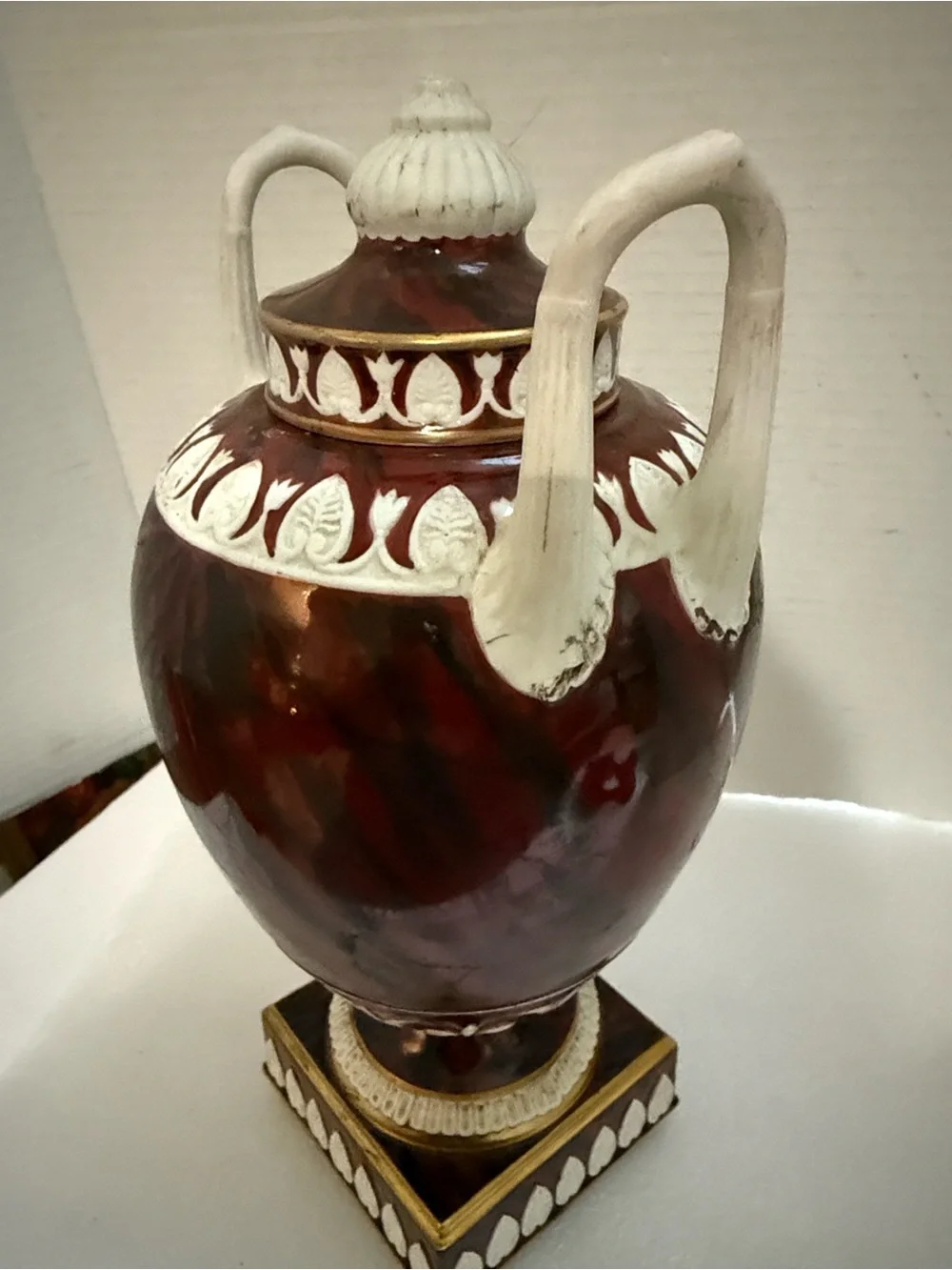 Elegant Marble-Effect Red Decorative Urn with White Accents